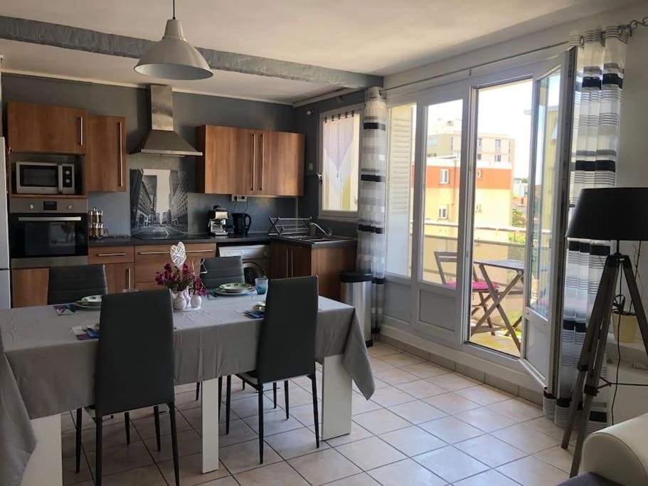 Appartement Balcon, Place De Parking, Centre Ville Valence  Exteriör bild